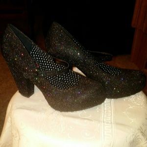 -BRAND NEW SPARKLY HEELS-